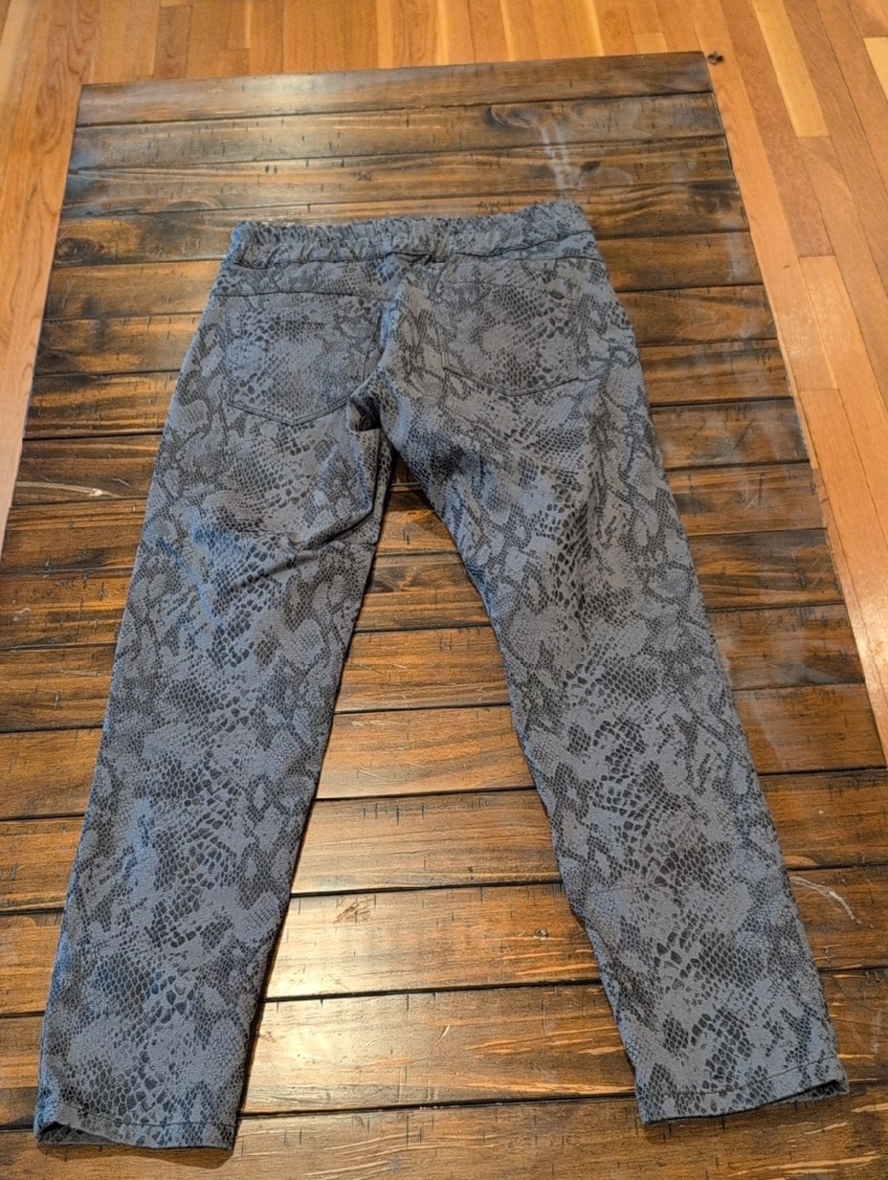 Bevy Flog Python Snake Shely Pants - Picture 7 of 7